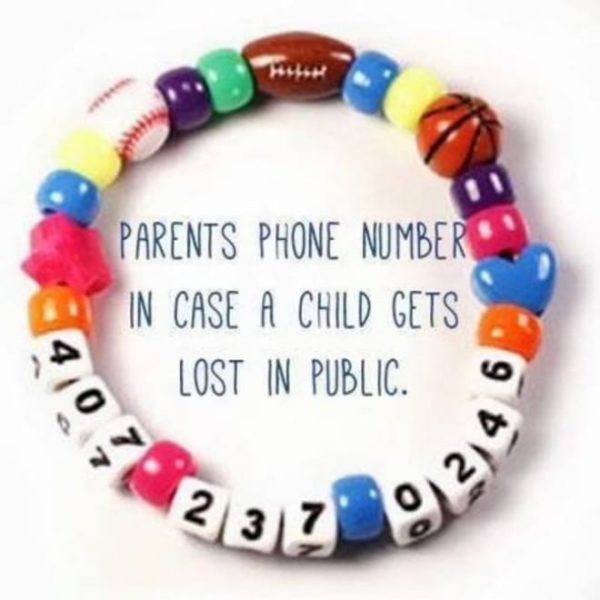 Un bracelet enfant avec votre numéro de téléphone