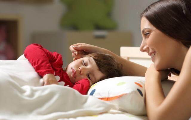 Vous ne pouvez vous empêcher d’aller regarder votre enfant dormir