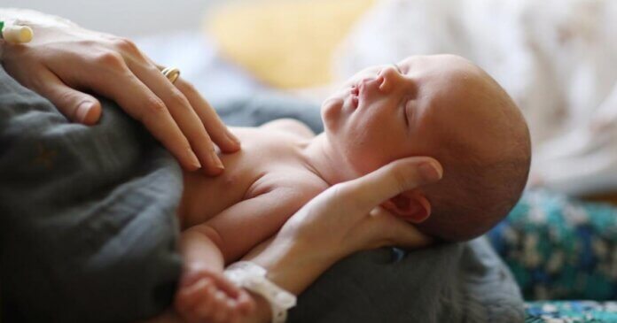 20 prénoms pour des bébés sages comme une image-min