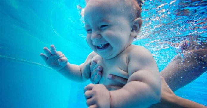 pourquoi-dois-je-inscrire-mon-enfant-a-un-cours-de-bebe-nageur-min