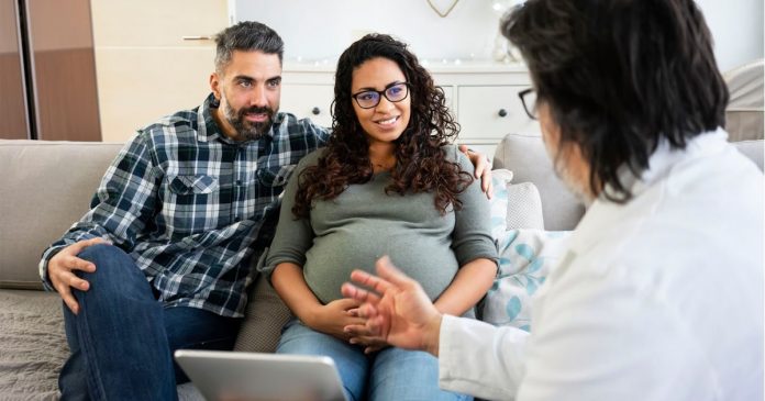 Comment rendre le futur papa plus impliqué dans votre grossesse-min