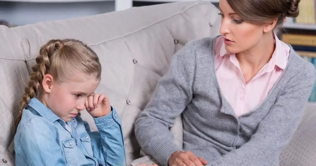Une nounou raconte le comportement traumatisant des parents envers les enfants-min