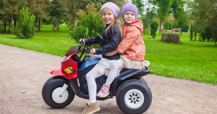 Deux enfants de 2 ans se sont échappés de la crèche à moto