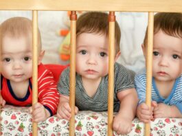 Elle a donné naissance à 3 enfants en moins d'un an, et non ils ne sont pas des triplés-min