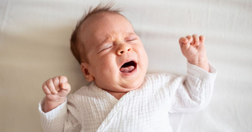 Quand bébé pleure la nuit, les pères se lèvent moins et feignent de dormir-min