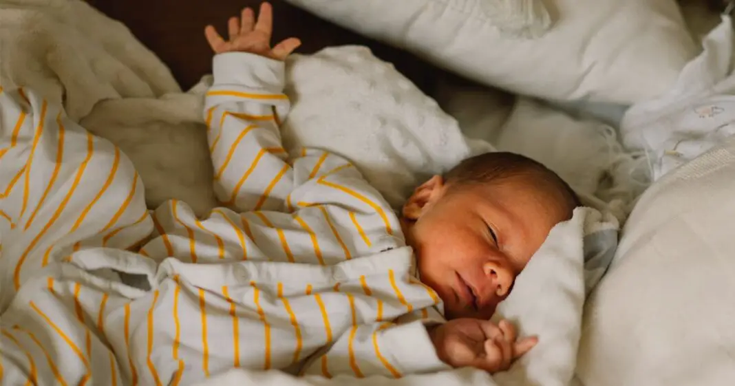 Les bruits blancs une solution simple pour aider votre bébé à s'endormir plus rapidement-min