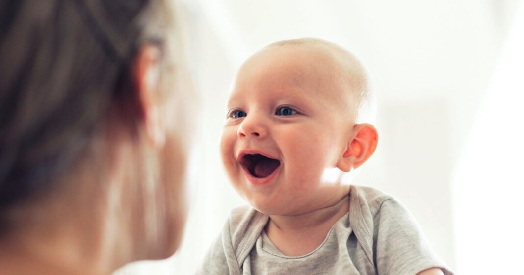 20 idées de prénoms de bébés qui illuminent votre journée avec leur sourire-min