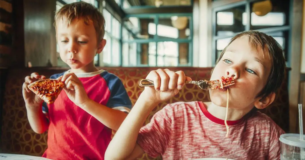 Un restaurant a-t-il le droit d'interdire les enfants-min