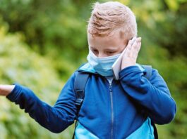 A tout juste 7 ans, il sauve sa mère avec une confiance incroyable-min