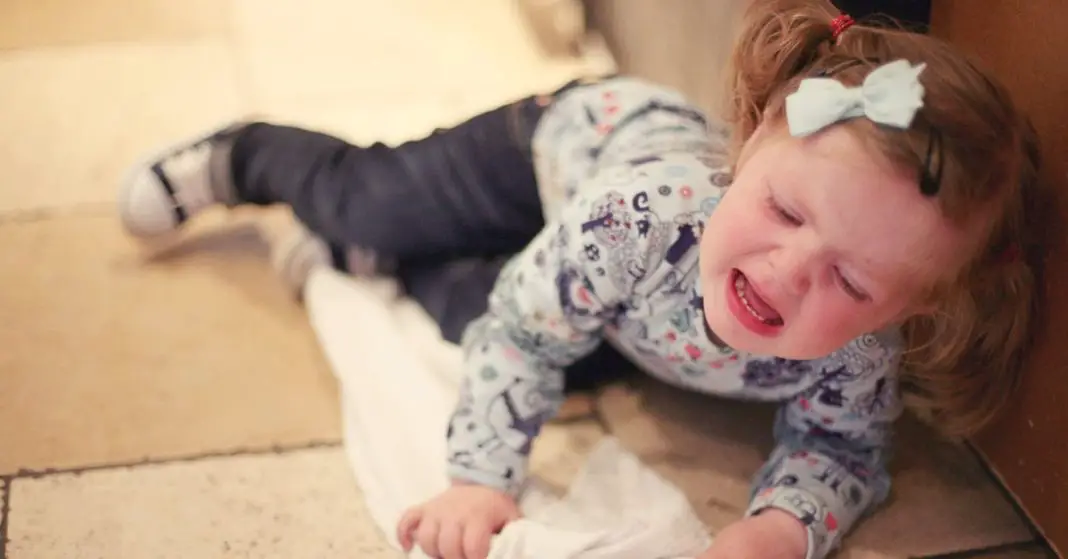 Voici la phrase clé à dire à son enfant en colère-min