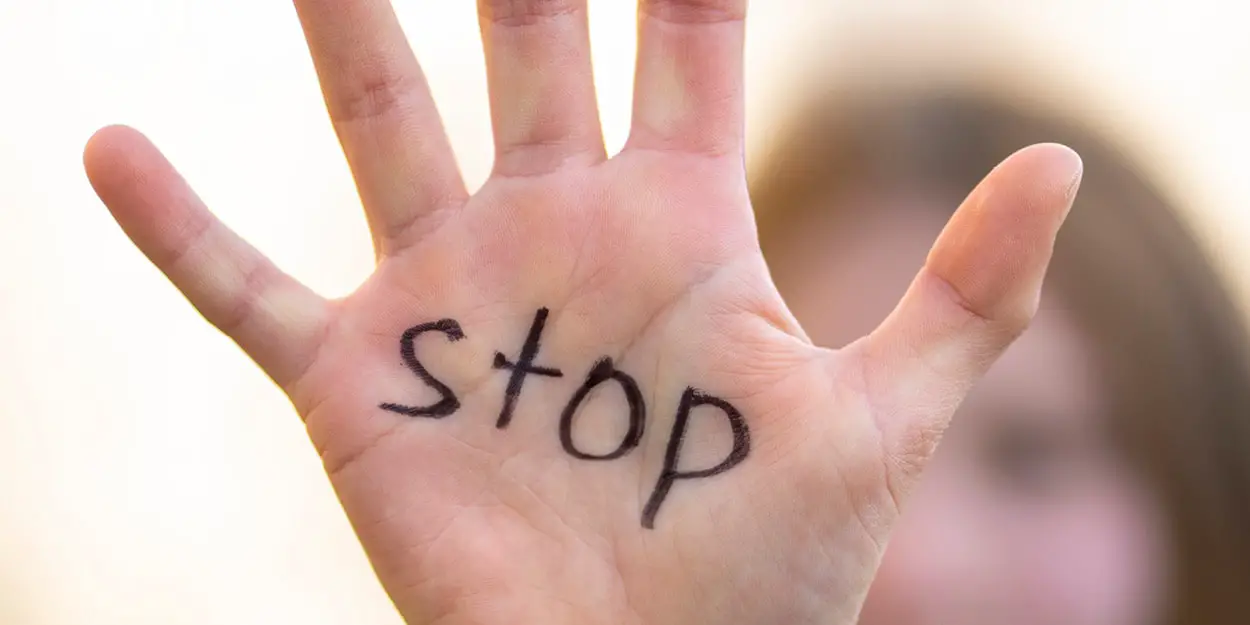 STOP HARCELEMENT 150x300-min