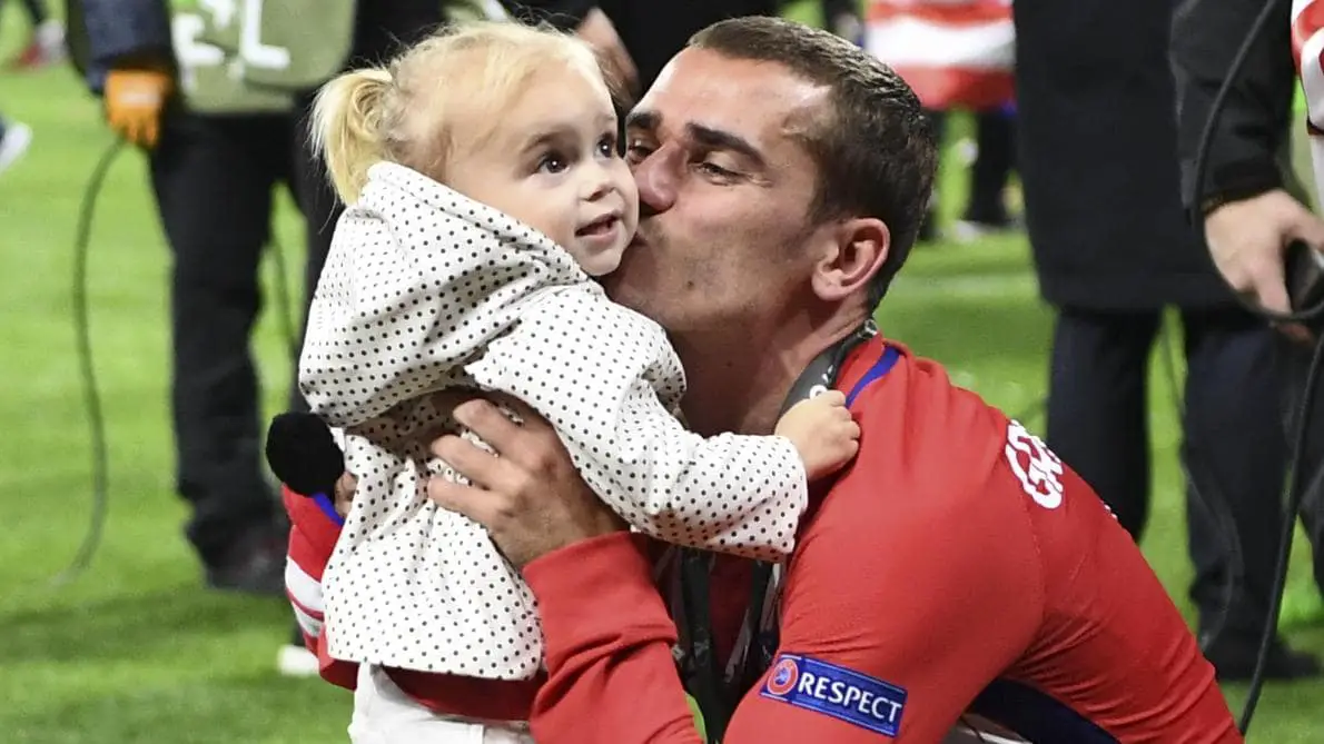griezman son bébé-min