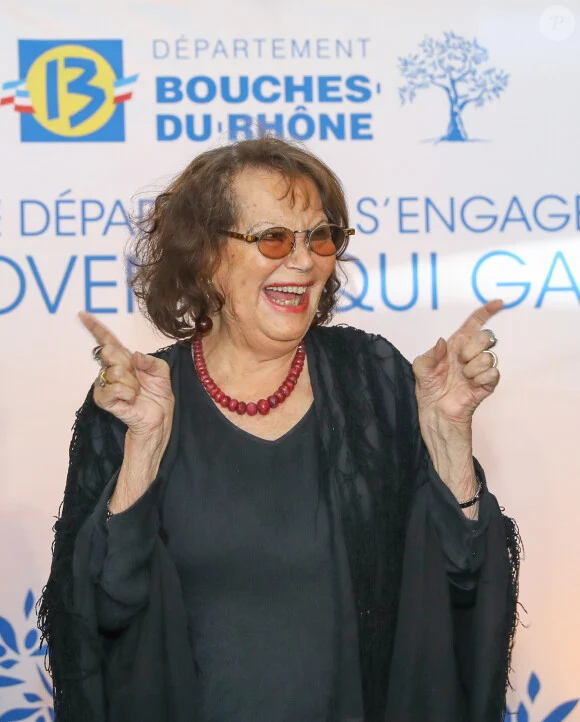 7580499-claudia-cardinale-claudia-cardinale-re-580x0-2