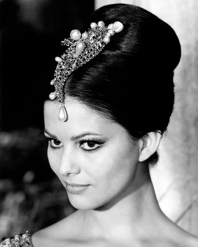 Claudia_Cardinale_1963b-min
