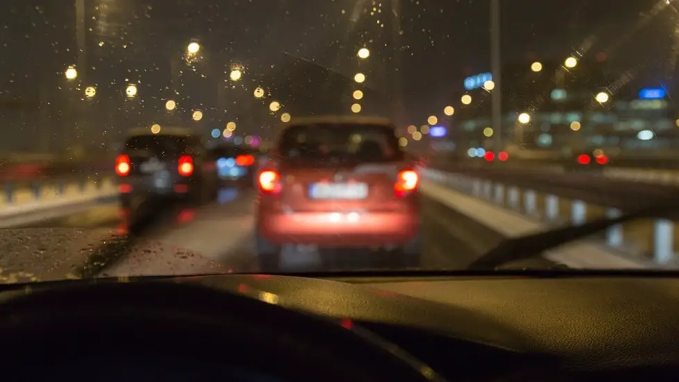 conduire la nuit autoroute-min