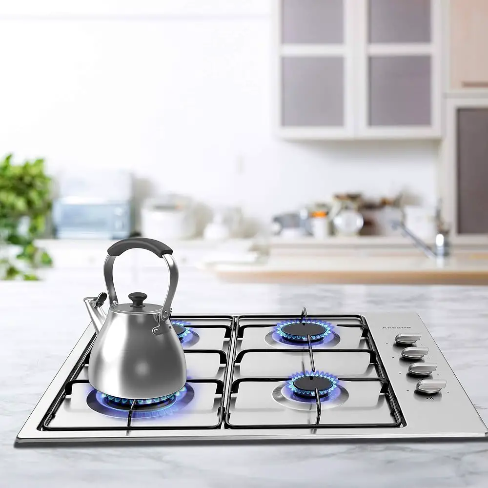 cuisinière à gaz en acier inoxydable avec six brûleurs allumés-min