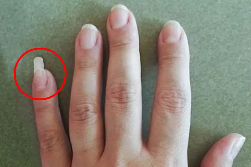 ongle long 2