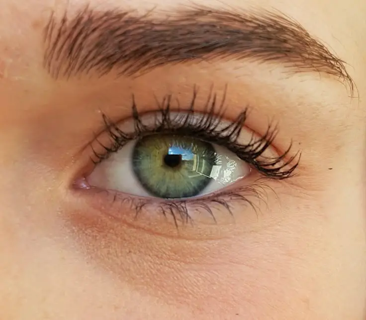 yeux vert 2-min